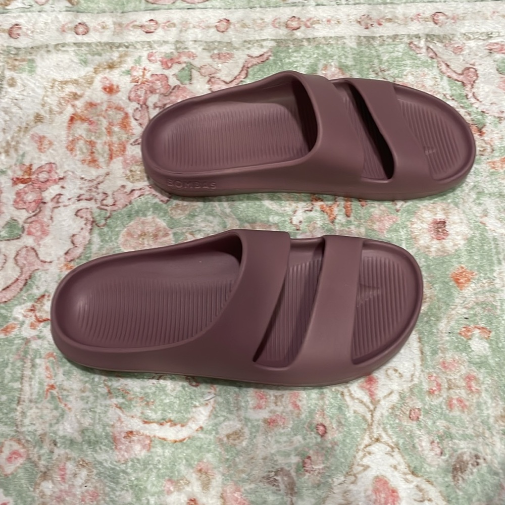 NWT Bombas Slides, size 7